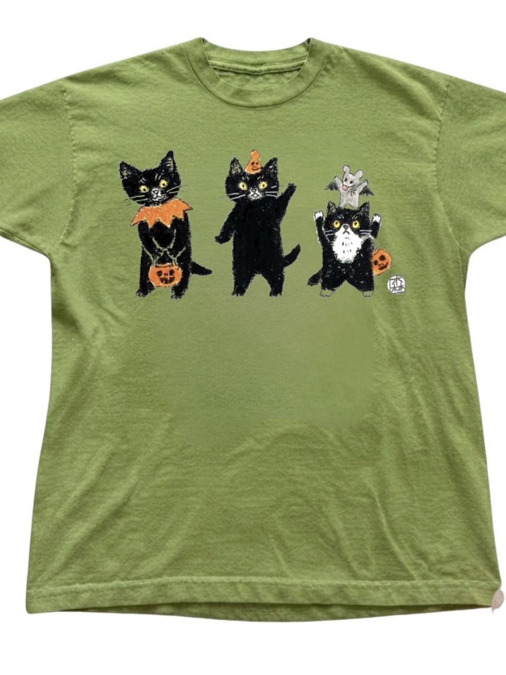 Kiwi Green Tee with Three Black Halloween Cats